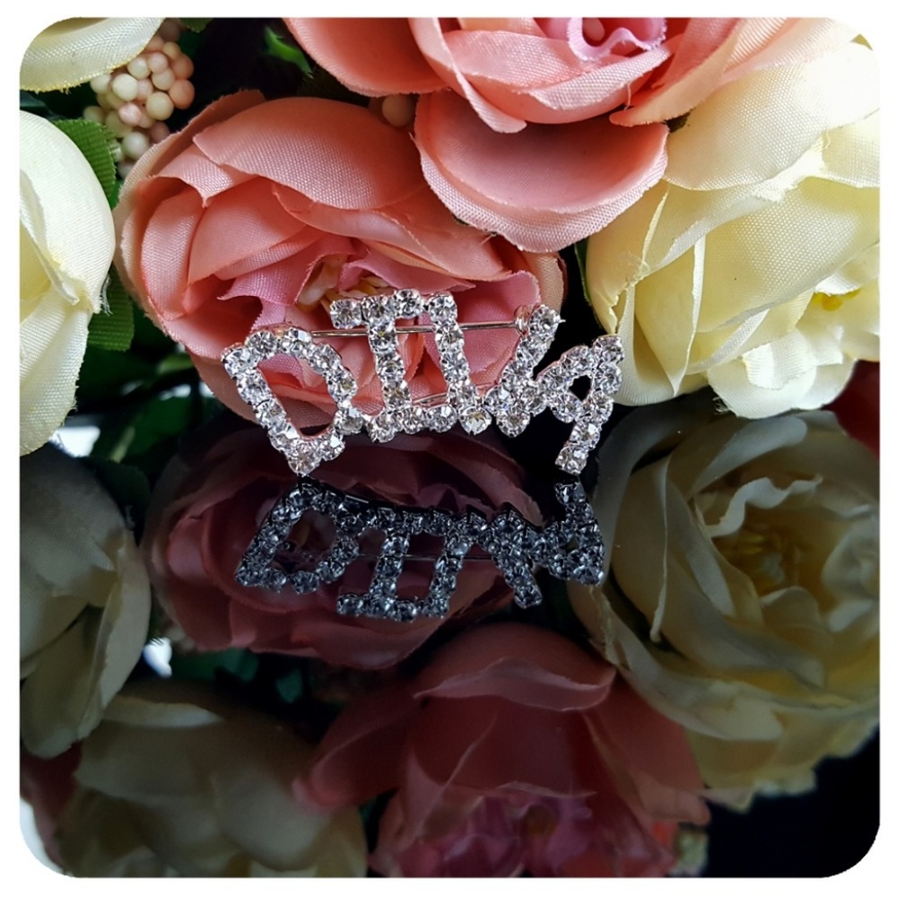 Sparkling Rhinestone "DIVA" Word Brooch Pin - Picture 2 of 3